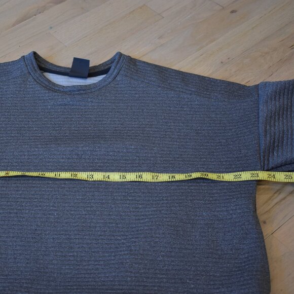 NIKE Just Do It Quilted oversized Crewneck Sweatshirt - Picture 6 of 9